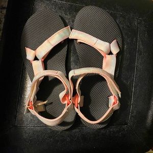 Brand new tevas